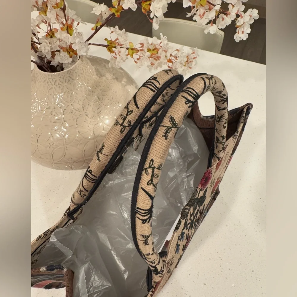 DIOR Large Floral Book Tote - Picture 6 of 10